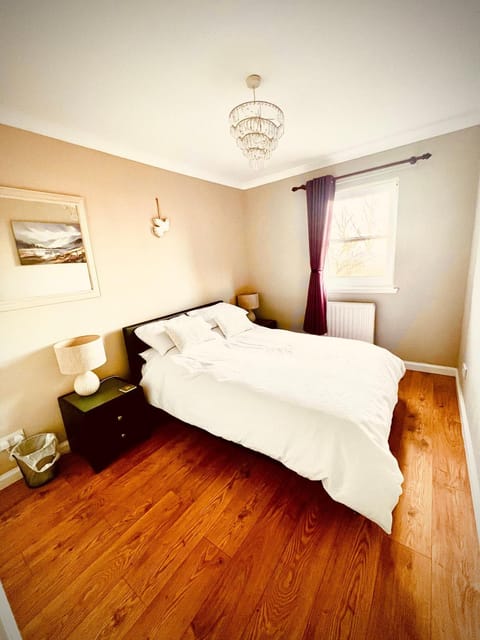 3 Bedroom harbourside apartment, Queensferry, 10 miles from Edinburgh Apartment in Scotland