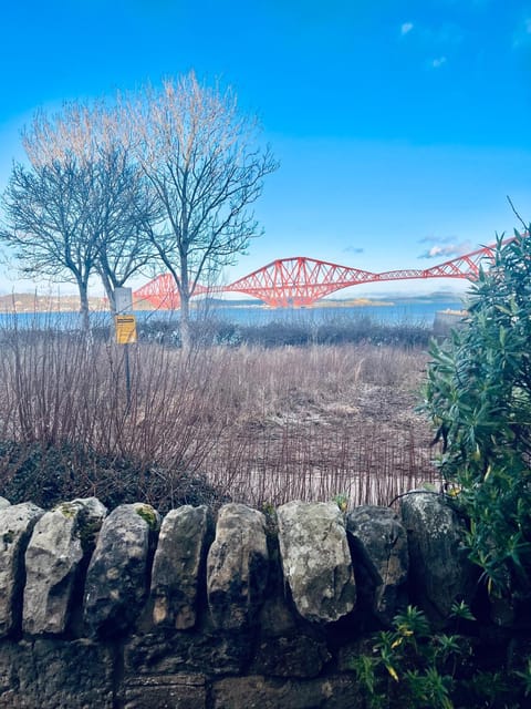 3 Bedroom harbourside apartment, Queensferry, 10 miles from Edinburgh Apartment in Scotland