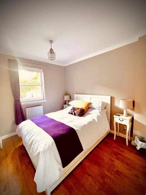 3 Bedroom harbourside apartment, Queensferry, 10 miles from Edinburgh Apartment in Scotland