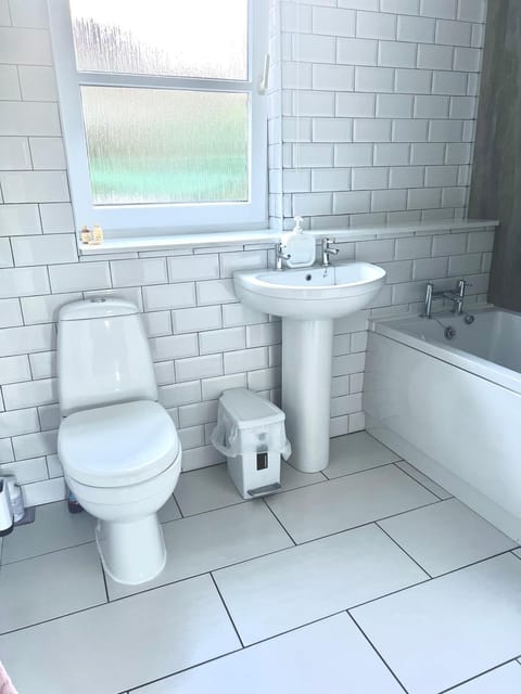 3 Bedroom harbourside apartment, Queensferry, 10 miles from Edinburgh Apartment in Scotland