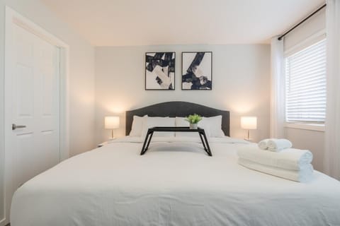 Photo of the whole room, Bedroom, towels