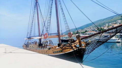 Day, Activities, Mountain view, Sea view