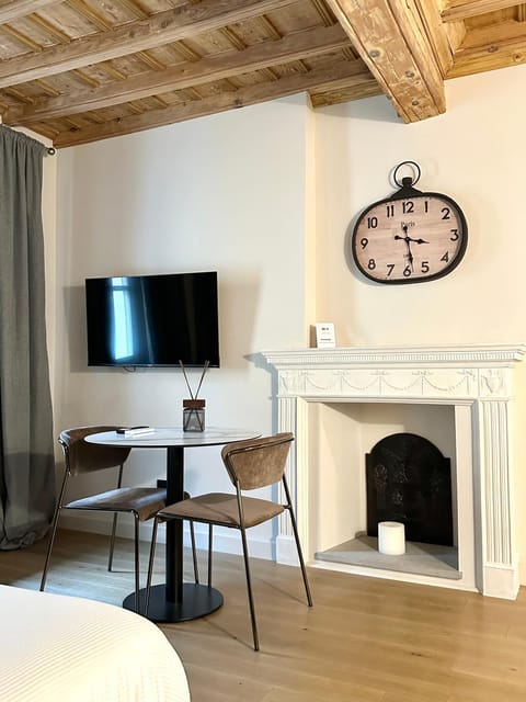 TV and multimedia, Living room, Dining area