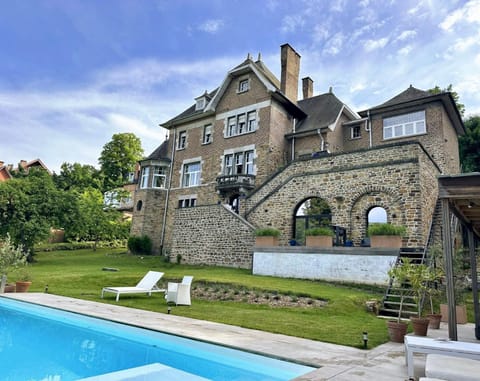 Property building, Day, Swimming pool, sunbed