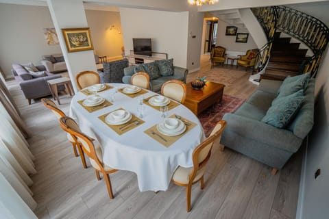 Living room, Seating area, Dining area