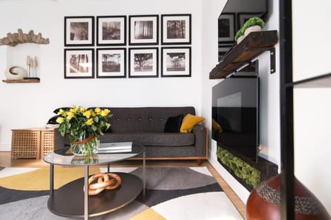 Bumblebee checkout 2pm Frome Longleat Aqua Sana Bath 5 people PRIVACY House in Frome