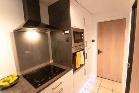 Bumblebee checkout 2pm Frome Longleat Aqua Sana Bath 5 people PRIVACY House in Frome