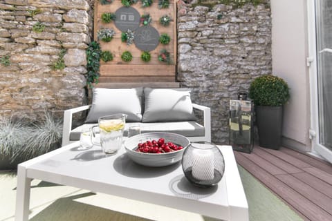 Bumblebee checkout 2pm Frome Longleat Aqua Sana Bath 5 people PRIVACY House in Frome