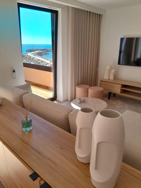Beachfront Apartment Apartment in Vila Praia de Ancora