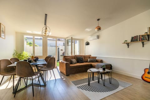 Living room, Seating area, Dining area