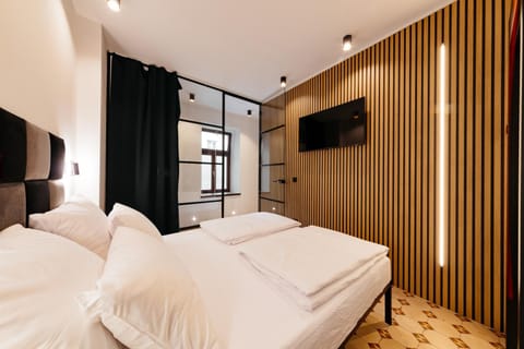 Bed, TV and multimedia, Photo of the whole room, Bedroom