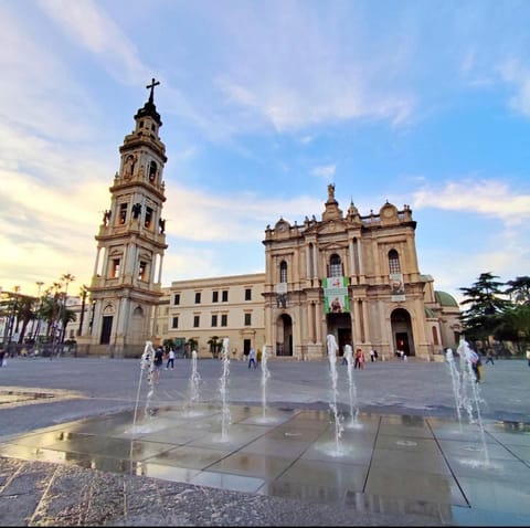 Nearby landmark, Natural landscape, City view, Landmark view, Location, group of guests