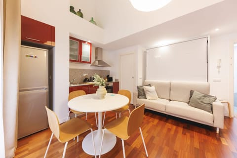 Kitchen or kitchenette, Living room, Seating area, Dining area