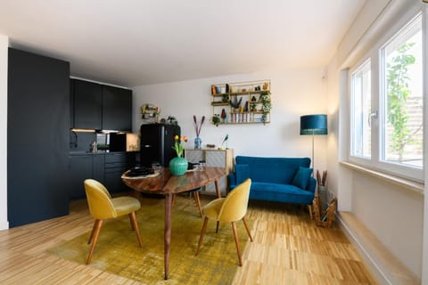 Kitchen or kitchenette, Living room, Seating area, Dining area, pet friendly