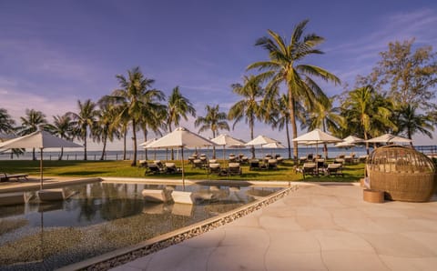 Day, Swimming pool, sunbed
