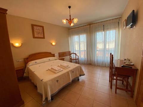 Shower, Balcony/Terrace, Decorative detail, Guests, Family, internet, locker, towels, air conditioner, air conditioner