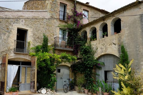 Property building, Quiet street view