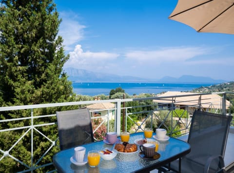 Natural landscape, Balcony/Terrace, Dining area, Sea view