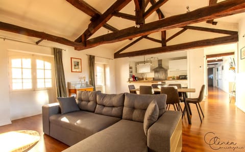 Living room, Decorative detail, Dining area, kitchen