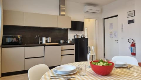 Kitchen or kitchenette, Dining area, dishwasher, air conditioner