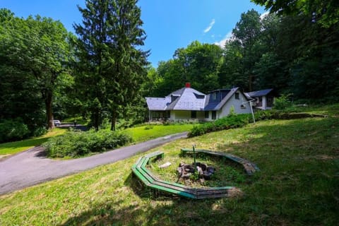 Neighbourhood, Hiking