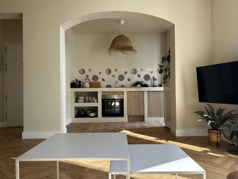 Kitchen or kitchenette, Living room