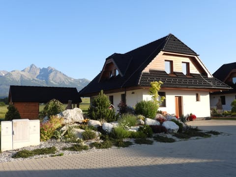 Property building, Natural landscape, Mountain view