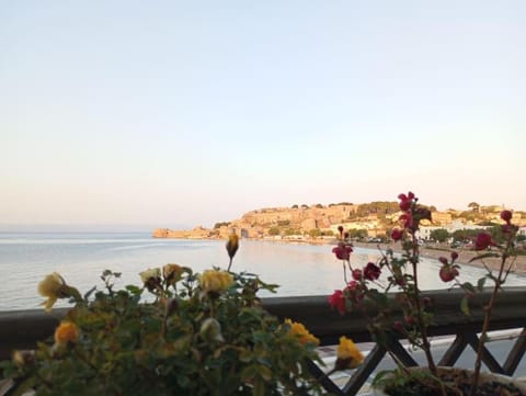 Nearby landmark, Balcony/Terrace, Sea view