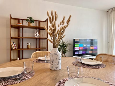 TV and multimedia, Living room, Dining area