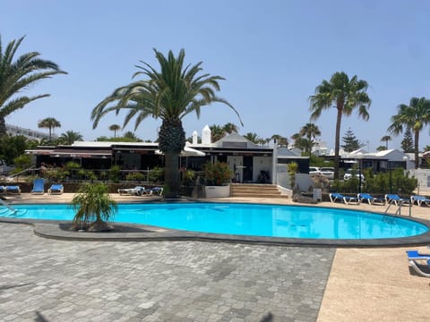 Restaurant/places to eat, Lounge or bar, Swimming pool