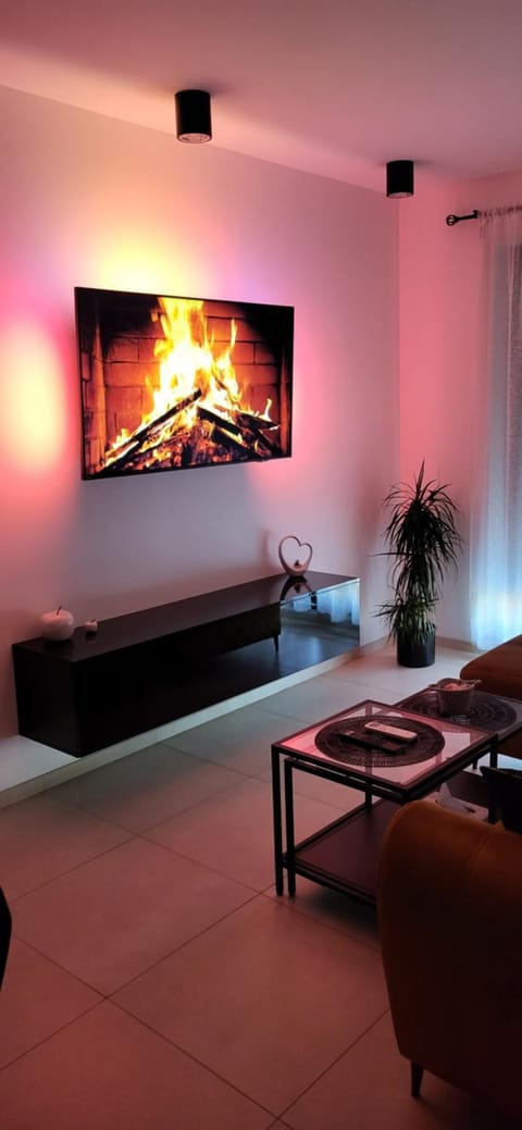 TV and multimedia, Living room, Seating area, air conditioner