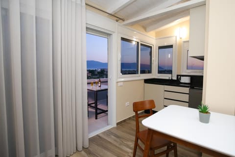 Kitchen or kitchenette, Dining area, Mountain view, Sea view, Sea view, Sunset