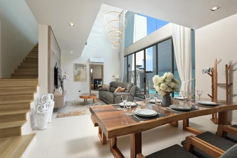 Living room, Seating area, Dining area