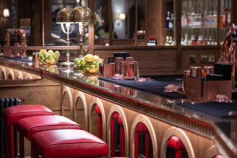 Restaurant/places to eat, Lounge or bar, Food and drinks, Drinks, Alcoholic drinks, Non alcoholic drinks