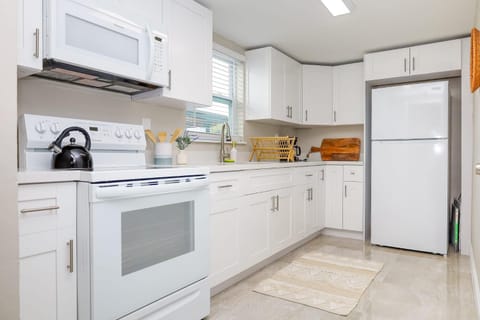 La Vie Boheme 1 - Relaxing Retreat w Parking House in Coconut Grove