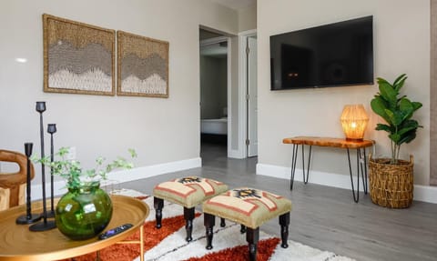 La Vie Boheme 1 - Relaxing Retreat w Parking House in Coconut Grove