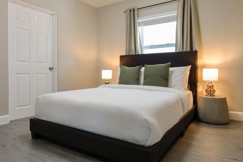 La Vie Boheme 1 - Relaxing Retreat w Parking House in Coconut Grove