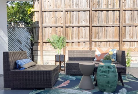 La Vie Boheme 2 - Charming Oasis w Parking House in Coconut Grove