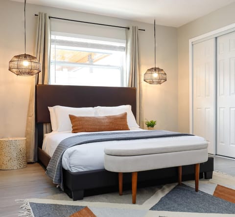 La Vie Boheme 2 - Charming Oasis w Parking House in Coconut Grove