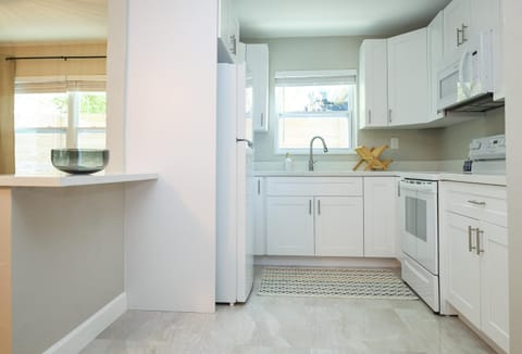 La Vie Boheme 2 - Charming Oasis w Parking House in Coconut Grove