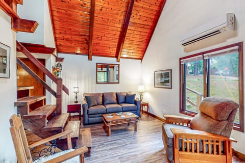 Adventure Awaits Hotel in Beaver Lake