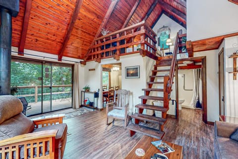 Adventure Awaits Hotel in Beaver Lake