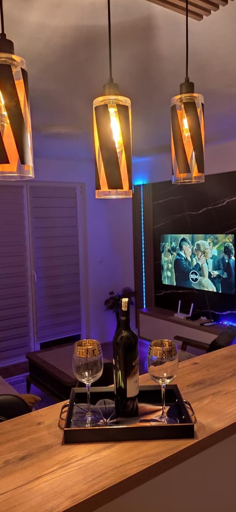 TV and multimedia, Kitchen or kitchenette, Living room, Drinks