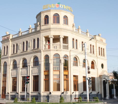 Property building, Day