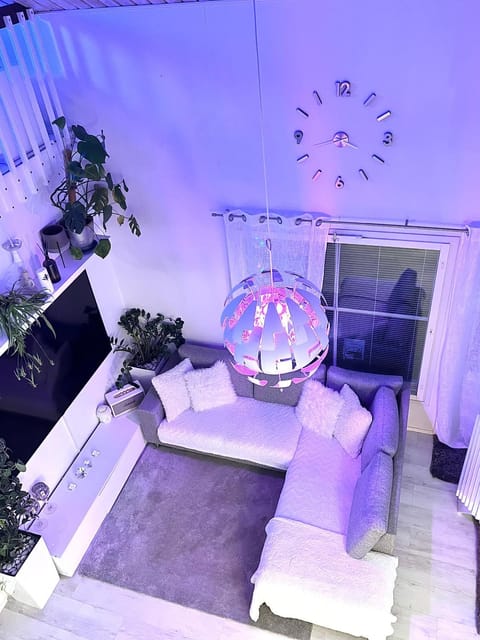 Communal lounge/ TV room, Living room, Seating area, Evening entertainment