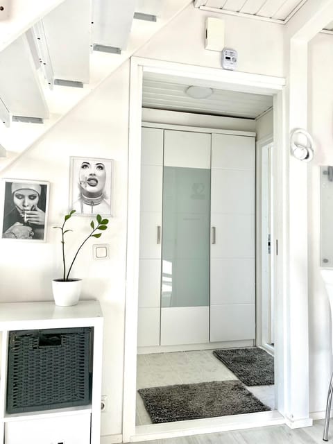 Hopea Villa, Vuokatin ytimessä sisältyy Sauna, ilmainen pysäköinti, Wi-Fi, 55smartTV, omapiha, sopii perheille House in Finland