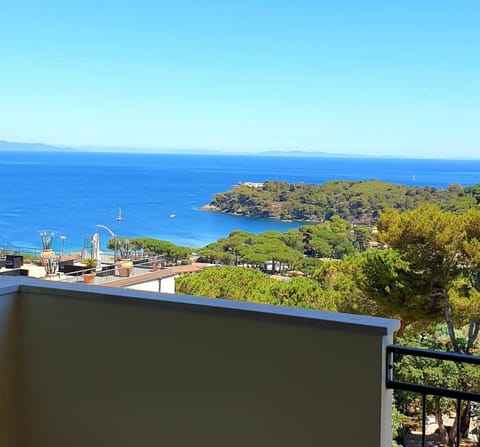 View (from property/room), Balcony/Terrace, Sea view
