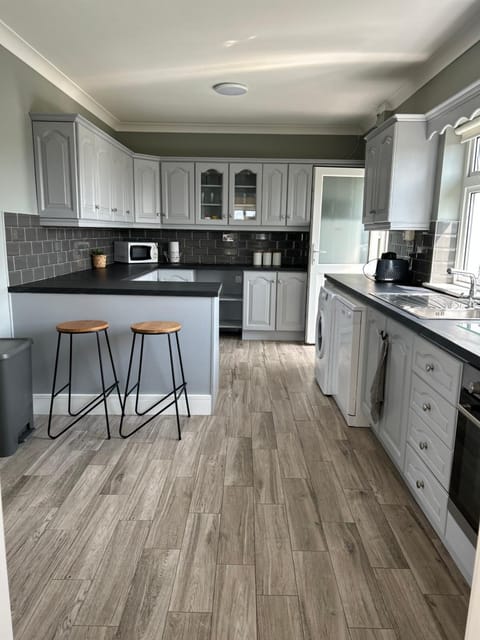 Coffee/tea facilities, Kitchen or kitchenette, dishwasher, minibar, pet friendly, stove, toaster