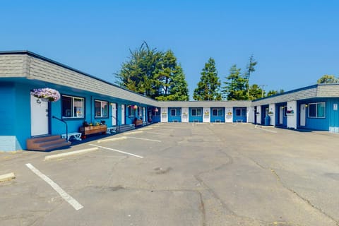 Lamplighter Inn - Tropical Fish Cove and Octopus Encounter House in Oregon