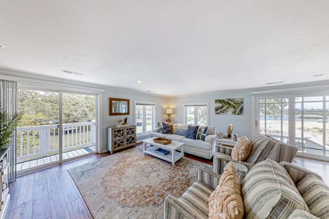 Lands End House in Garden City